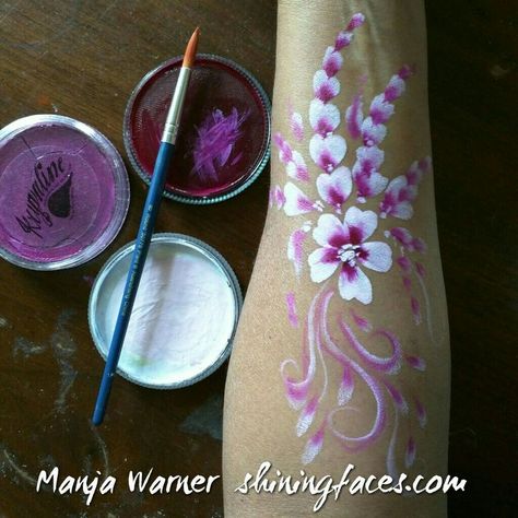 Floral Face Painting, Floral Face Paint, Face Painting Flowers, Face Painting Tips, Belly Art, Arm Painting, Airbrush Tattoo, Arm Art, Face Painting Easy