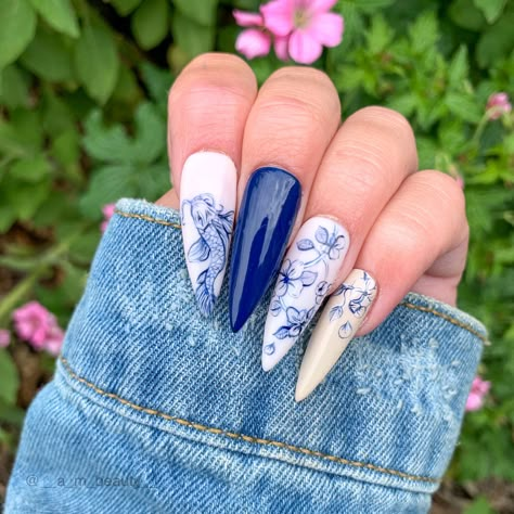 Betta Fish Nail Art, Koi Fish Nails Acrylic, Koi Fish Nail Design, China Pattern Nails, Koi Nail Art, Delft Nails, Coy Fish Nails, China Nails Design, Blue China Nails