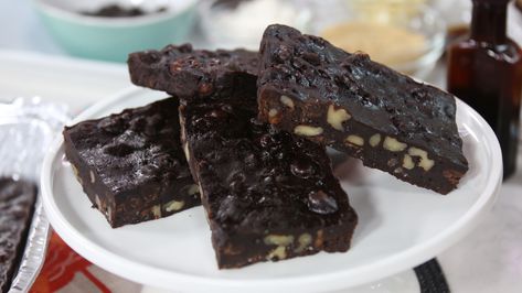 Delicious brownies made with Nigella Lawson's recipe. Emergency Brownies, Marilyn Denis Show Recipes, Nigella Lawson Recipes, Chocolate Decadence, Batch Baking, Brownie In A Mug, Delicious Brownies, Mix Recipes, Delectable Desserts