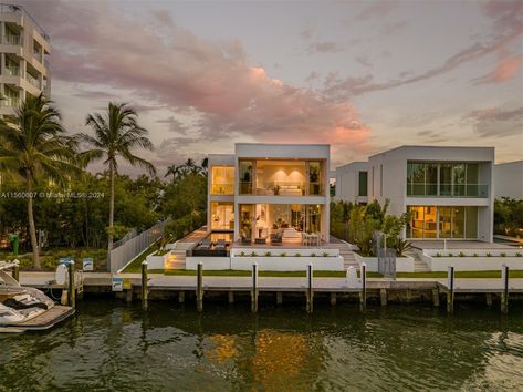 1011 W 48th St - The Ritz Carlton Residences Miami Beach 33140 Ritz Carlton Residences, Miami Beach Apartment, Miami Homes, Miami Beach House, Miami Beach Condo, Miami Condo, Stunning Homes, Real Estate Luxury, Owning A Home