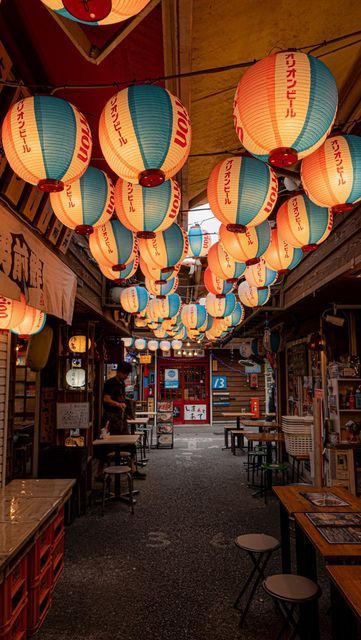 𝐀𝐌𝐘 𝐋𝐄𝐄 ✺ Exploring Okinawa Japan on Instagram: "Kokusai Dori’s little food stall village is the perfect place to unwind after a day of walking around Naha. Most of the vendors open around 5-6pm, and I can’t recommend this spot enough at or right after sunset. You can try Okinawan food, Habu sake, local Orion beer, tacos, sushi, seafood, steak etc. Don’t miss it the next time you’re down on Kokusai Street. #exploreokinawa #kokusaidori #hungryoki #okifoodbucketlist #kokusaifoodvillage #okinawafood #okinawajapan🇯🇵" Okinawa Japan Food, Street Food Japan Aesthetic, Okinawa Food, Korean Fish Market, Japanese Fish Market, Nishiki Market Kyoto, Okinawa Japan, Food Stall, Japan Food