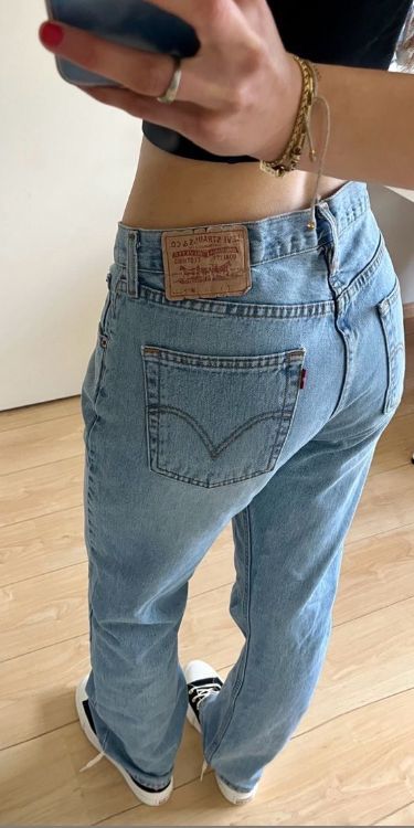 Levi’s Blue Jeans, Levis501 Women Outfit, Aesthetic Levis Jeans, Levis 501 Jeans Women, Levi’s Aesthetic Jeans, Levi's 501 Women Outfits, Levi’s Boyfriend Jeans, Levi’s 501 Women, Levi's Jeans Aesthetic