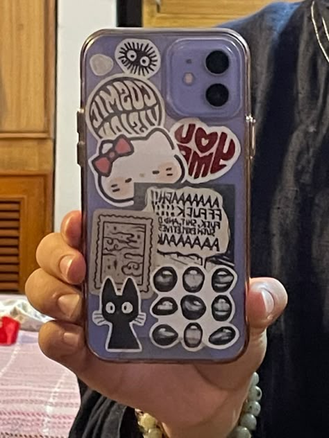 Decorate My Phone Case With Me, Decorate Phone Case Aesthetic, Decorate Phone Case With Stickers, Purple Phone Case Ideas, Purple Clear Phone Case Ideas, Aesthetic Homemade Phone Case, Indie Aesthetic Phone Case, Custom Phone Cases Diy, Purple Phone Case