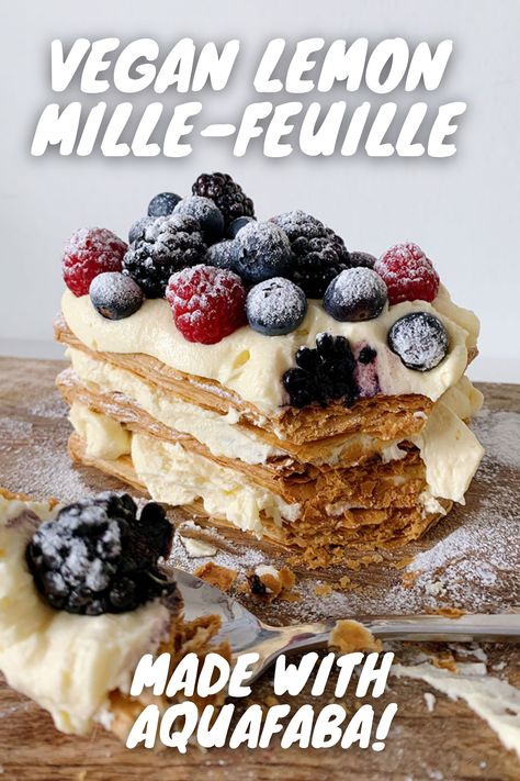 Vegan Mille Feuille, Vegan Gourmet Dessert, Cake Fotography, Millefeuille Recipe, Vegan Mango Ice Cream, Recipe With Chickpeas, European Pastries, Yea Party, Aquafaba Recipes