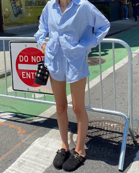 Lauren Ladnier, Zara Poplin Shirt, Summer In Nyc, Fishnet Crop Tops, Chic Tank Tops, Off Duty Model, New York Summer, Summer Pieces, New York Outfits