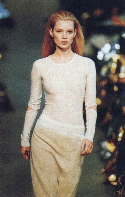 Helmut Lang 90s, Helmut Lang Archive, Anti Fashion, Kate Moss, Helmut Lang, 90s Fashion, Runway Fashion, Red Hair, High Fashion