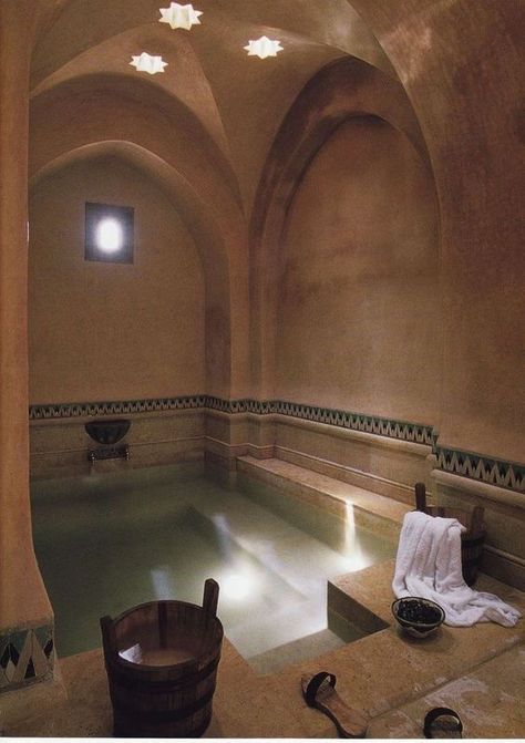 Hammam Bathroom, Roman Bath House, Egyptian Architecture, Moroccan Bathroom, Spa Interior Design, Piscina Interior, Indoor Swimming Pool, Style Marocain, Spa Interior