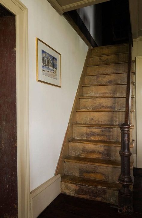 Attic Stairs Ideas Space Saving, Victorian Staircase Ideas, Stairs Farmhouse, Small Staircase Ideas, Cottage Staircase, Loft Stairs Ideas, Small Space Stairs, Small Space Staircase, Victorian Stairs