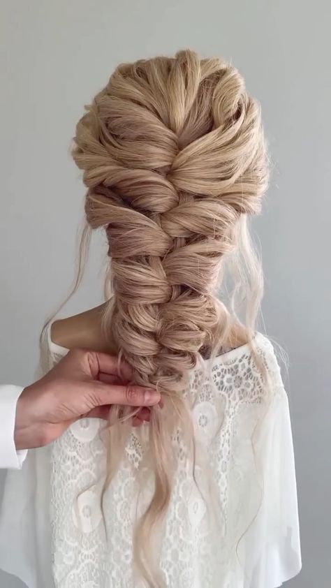 allbraidseveryday on Instagram: Everyday Beauty 👸🏼 • Author @polishedstylejustine • #hairchains #blondehair #behindthechair #longhair #saloncentric #hairideas… Wedding Hair Plaits, Hair Stayl, Easy Little Girl Hairstyles, 5 Minute Hairstyles, Awesome Hairstyles, Mermaid Braid, Wedding Braids, Plaits Hairstyles, Beach Wedding Hair