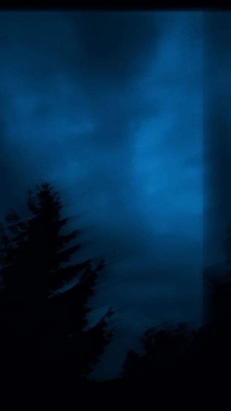 Twilight vibes Twilight Hour Aesthetic, Twilight Blue Aesthetic, Blue Vampire Aesthetic, Blue Hour Photography, Twilight Vibes, Twilight Aesthetic, Blue Aesthetic Dark, Nostalgia Aesthetic, Twilight Blue