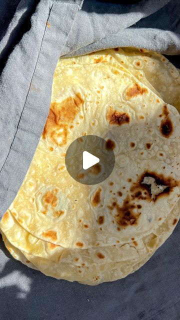 Nadia Aidi on Instagram: "Tortillas De Harina ❤️ I grew up in Obregon, Sonora and they are an absolute staple in Northern Mexico! I know there’s a lot of other cultures with similar recipes and that’s why I think food is so great!

Tips:
•Make the bolitas the same size so all tortillas are equal.
•Measuring isn’t always a thing but I did my best, what you are looking for is texture! You want it soft but not sticky.
•Don’t sub the lard or shortening.
•I always rub lard on my hand before kneading and before flattening the bolitas.

Ingredients:
•4 cups all purpose flour.
•1/3 cup + 2 tbsp lard or vegetable shortening.
•1 1/8 cup boiling water.
•1 tsp salt.

Directions:
1. Add the flour to a bowl with the salt.
2. Add in lard and mix with your hands, you want it to look kinda like wet sand.
3 Homemade Tortilla Recipe, Pita Recipes, Homemade Corn Tortillas, Sandwich Wraps, Personal Pizza, Naan Recipe, Homemade Tortillas, Tortilla Wraps, Naan Bread