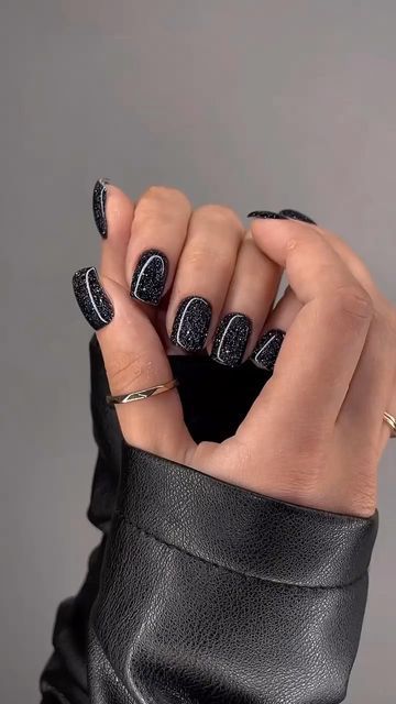 Nye Nails Short Black, Black Winter Nails Acrylic, Black Festive Nails, Black Nails Winter, Nails 2024 Winter, Black Nails With Silver Glitter, Glittery Black Nails, Dark Glitter Nails, Nails Sparkle Glitter