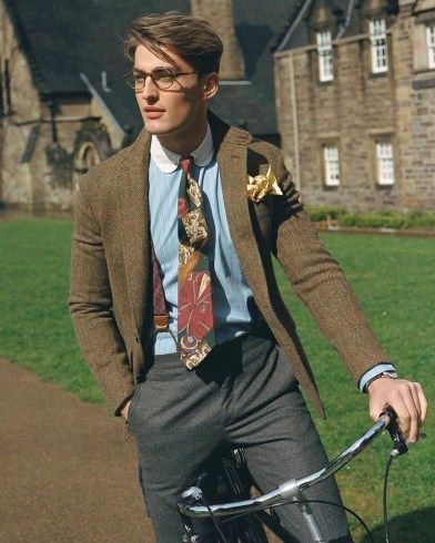 POLO-Ralph-Lauren-Fall-Winter-2019-Menswear-Scotland-014 Preppy Boys, Ralph Lauren Fall, Preppy Mens Fashion, Preppy Men, Beige Suits, Ivy League Style, Ivy Style, Gentleman Style, Mens Glasses