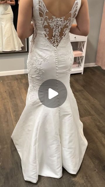 Front Bustle Wedding Dress, Hemming A Wedding Dress, Ways To Bustle Wedding Dress, Bustle Wedding Dress Styles Trains, French Bustle Wedding Dress, Bustle Wedding Dress Styles, Wedding Dress Bustle Types, Diy Wedding Dress Bustle, How To Bustle A Wedding Dress