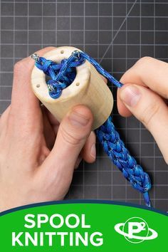 Spool knitting is a great way to add decorative flair to a larger project or add strength to a length of paracord. Make decorative cords, pull strings or jewelry with this simple technique. Bonus: It's quick release! Paracord Patterns, Paracord Weaves, Round Loom, Spool Knitting, Paracord Diy, Paracord Tutorial, Paracord Knots, French Knitting, Paracord Projects