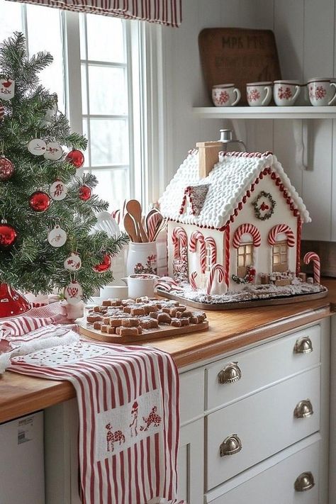 Candy Cane Theme Gingerbread House, Red And White Gingerbread House, Christmas Gingerbread Kitchen Decor, Gingerbread House Kitchen Decor, Peppermint Gingerbread House, Candy Cane Gingerbread House, Gingerbread Tree Ideas, Ginger Bread Decor, Gingerbread Christmas Decor Ideas