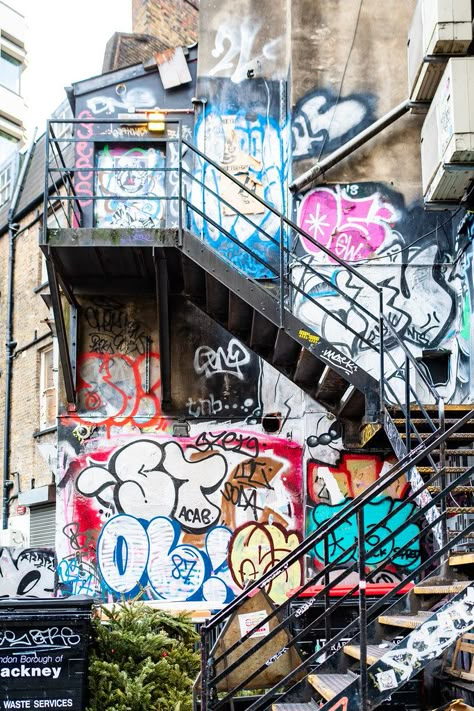 Street Culture Photography, New York Graffiti Art, Urban Culture Aesthetic, Street Art Gcse Sketchbook, Street Art Interior Design, Graffiti Alleyway, Graffiti Aesthetic Street Art, Graphitis Street Art, Shoreditch London Street Art