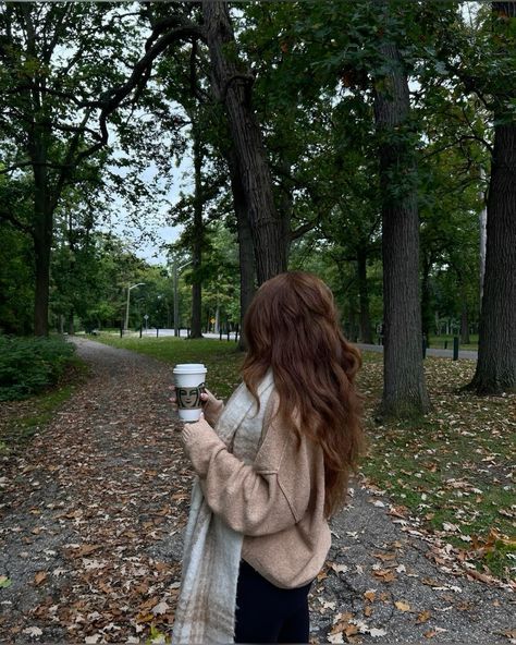 Crunchy Leaves, Fall Girl, Fall Shoot, Beautiful Ocean Pictures, Outdoor Pictures, Alone Photography, Early Winter, Brooklyn Baby, Photos Tumblr