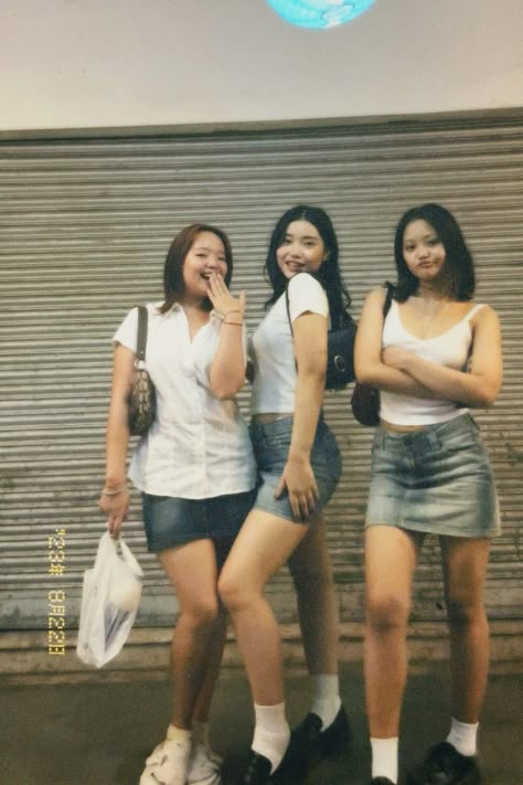 Mini Skirts Outfits Summer Y2k, Denim Mini Skirt Outfit Ideas, Summer Outfits Philippines, Mini Denim Skirt Outfit Summer Y2k, Girly Summer Outfits Classy, Mini Denim Skirt Outfit, Baguio Outfit, Mini Skirts Outfits Summer, Denim Mini Skirt Outfit