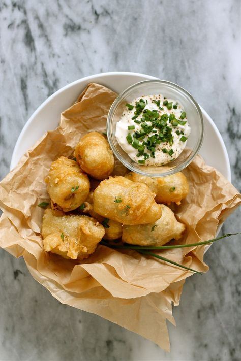 Beer Battered Artichoke Hearts | Perpetually Hungry Artichoke Dishes, Fried Artichoke Hearts, Artichoke Heart Recipes, Delicious Vegetarian Recipes, World Vegetarian Day, Fried Artichoke, Vegetarian Day, Beer Battered, Artichoke Recipes