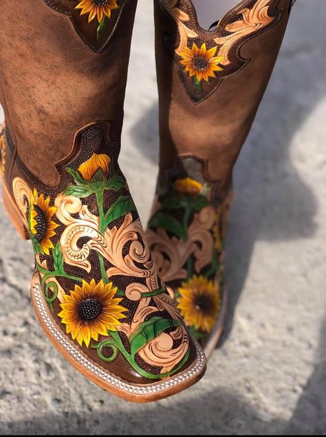 Western Magazine, Country Girl Boots, Sunflower Boots, Mexican Boots, Quinceanera Shoes, Cowgirl Boots Square Toed, Western Men, Cute Cowgirl Boots, Charlotte Amalie