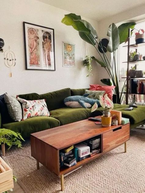 Modern Green Living Room, Art Deco Mid Century Modern, Green Sofa Living Room, Cute Living Room, Green Couch, Warm Decor, Mid Century Modern Living Room, Green Sofa, Living Room Green