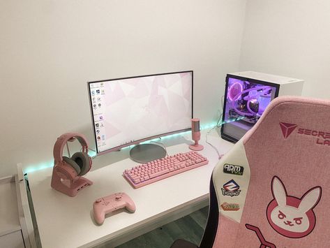 Pink Razer Setup, Dva Gaming Chair, Dva Gaming Setup, Black And Pink Gaming Setup, Gaming Desk Setup, Gamer Setup, Pink Games, Pc Gaming Setup, Video Game Room Design