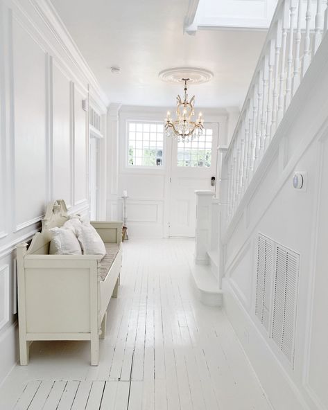 White Inspiration, Mudroom Entryway, Rachel Ashwell, White Floor, Dolls House Interiors, White Floors, White Living, House Interiors, White Rooms