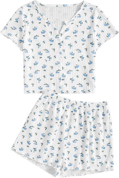 Verdusa Women's 2-Piece Button Down Short Sleeve Ditsy Floral Button Front Sleepwear Loungewear PJ Set White S at Amazon Women’s Clothing store Summer Pyjamas Womens, Cute Pajama Sets For Women, Shein Pjs, Pj Outfit Ideas, Cute Pyjama Sets, Shein Pajamas, Vintage Pyjamas, Preppy Pajamas, Summer Pijama