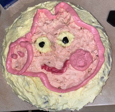 Easy Funny Cake Decorating, Peppa Pig Cake Funny, Weird Cakes Funny Hilarious, Cake Decorating Funny Ideas, Easy Funny Cake Ideas, Silly Cakes Funny, Funny Cake Fails, Weird Cake Ideas, Bad Birthday Cakes