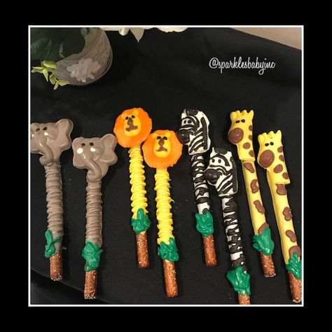 Bee Cake Pops, Chocolate Covered Pretzel Rods, Chocolate Cake Pops, Animal Baby Shower Theme, Bee Cakes, Birthday Cake Pops, Wedding Chocolate, Covered Pretzels, Chocolate Covered Treats