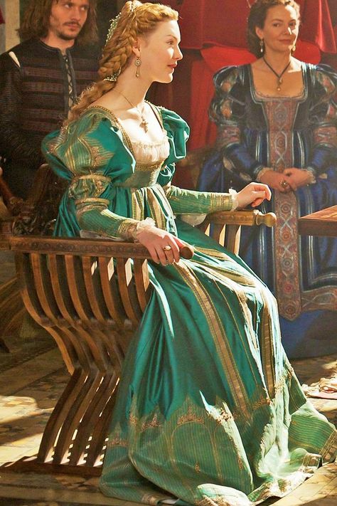 Timeless Outfits on Twitter: "Holliday Grainger, The Borgias (2011-2013)… " Borgias Costumes, Holliday Grainger, Lucrezia Borgia, The Huntress, The Borgias, Period Outfit, Medieval Dress, Period Costumes, Fantasy Costumes