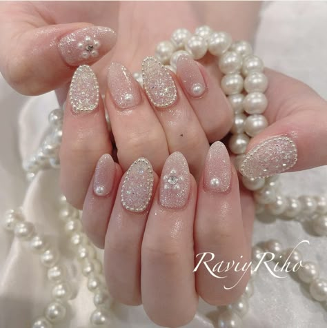 Korean Nail Art Wedding, Korean Pearl Nails, Korean Crystal Nails, Nail Art Wedding Elegant White, Korean Wedding Nails, Wedding Nail Art For Bride, Korean Glitter Nails, Korean Gel Nail Designs, Jewel Nail Art