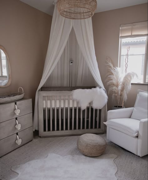 Luxe boho nursery Newborn Room, Baby Nursery Inspiration, Baby Room Organization, Baby Room Neutral, Baby Room Themes, Nursery Room Design, Girl Nursery Room, Baby Room Inspiration