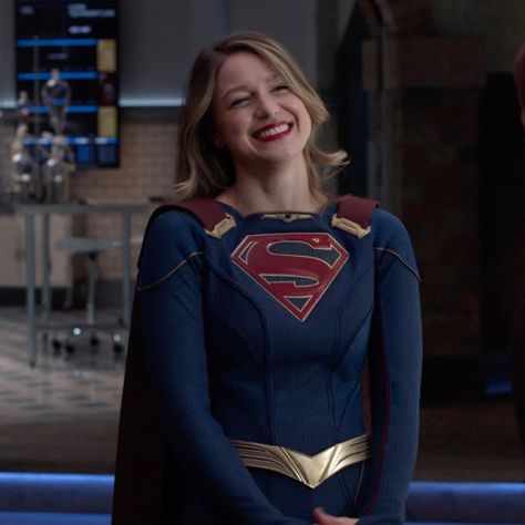 Supergirl Costume, Kara Danvers Supergirl, Supergirl Tv, Supergirl 2015, Melissa Supergirl, Chris Hemsworth Thor, Supergirl Dc, Melissa Benoist, Girl Superhero