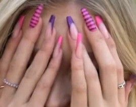 Cheshire Cat Acrylic Nails, Alice In Wonderland Nails Acrylic Simple, Cheshire Cat Eye Makeup, Alice In Wonderland Nail Art Easy, Alice In Wonderland Nails Designs Simple, Chesire Cat Costume Aesthetic, Cheshire Cat Halloween Costumes, Simple Alice In Wonderland Nails, Cheshire Cat Nail Art