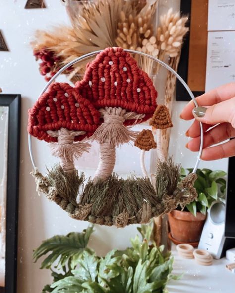 Diy Macrame Mushroom, Macrame Toys, Macrame Mushroom, Christmas Decorations Sewing, String Art Tutorials, Macrame Rings, Macrame Dream Catcher, Diy Yarn Crafts, Crochet Turtle