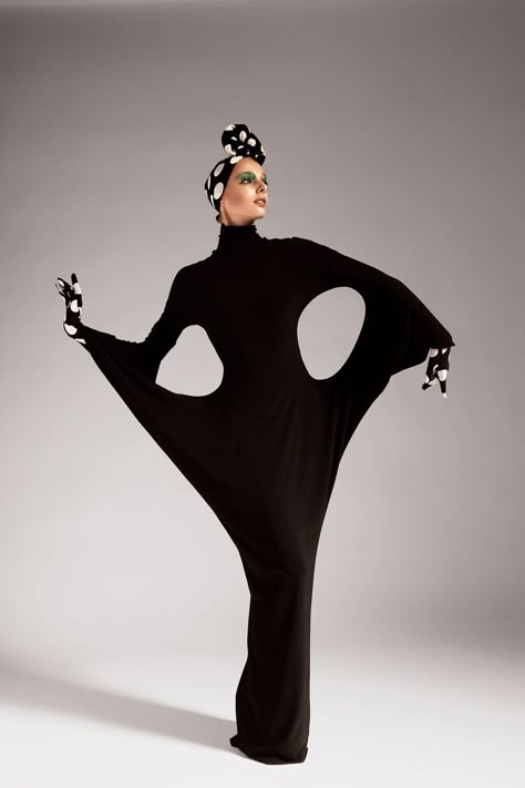 Norma Kamali 80s, Sculptural Dress, Sculptural Fashion, Weird Fashion, Futuristic Fashion, Avant Garde Fashion, Norma Kamali, Moda Vintage, Cutout Dress