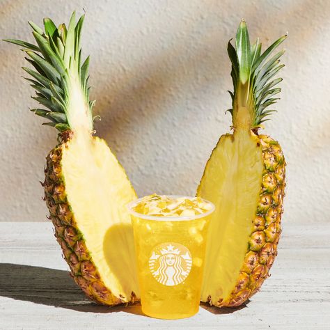 Introducing bright and bold new Pineapple Passionfruit and Paradise Drink Starbucks Refreshers beverages Paradise Drink Starbucks, Paradise Drink, Chicken Alfredo Fettuccine Recipe, Starbucks Chocolate, Drink Starbucks, Pineapple Drink, Pineapple Lemonade, Cookies And Cream Cake, Pineapple Drinks