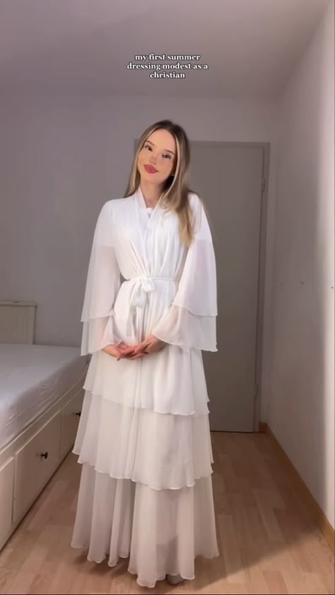 White Abaya Outfit, Hijabi Dresses Casual, Green And White Outfit, Modest Feminine Style, Christian Outfits Modesty, Femininity Style, Modest Outfits Muslim, Islamic Clothes, Outfits Muslim