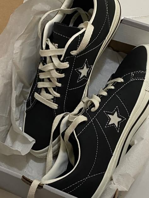 Shoes For Birthday, 90s Minimalism Fashion, Converse Ox, Kurt Cobain Style, Converse One Star Pro, Skates Shoes, Vinyl Display, Money Order, Converse One Star