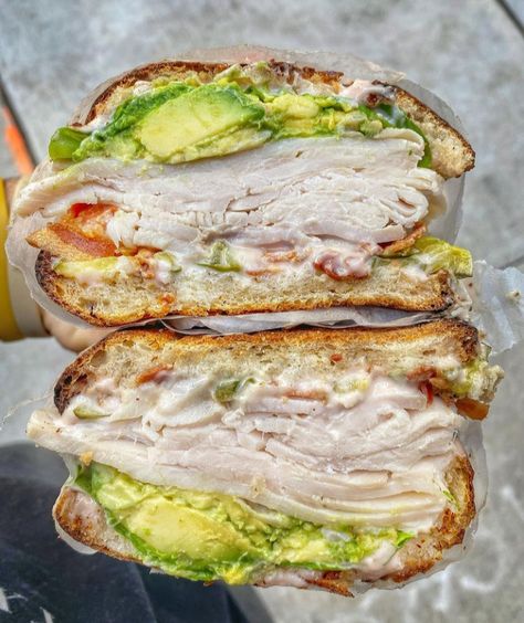 Turkey Avocado Sandwich, Turkey Avocado, Turkey Sandwich, Avocado Sandwich, Healthy Food Dishes, Food Goals, Food Is Fuel, Food Obsession, Interesting Food Recipes