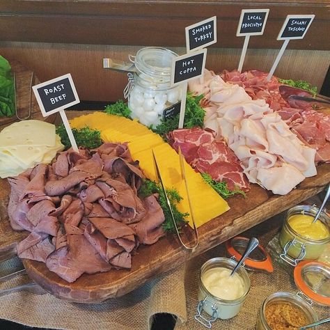 Deli display Sandwich Bar Display, Sandwhich Trays Diy, Slider Display Parties Food, Deli Bar Ideas, Lunch Meat Tray, Sandwich Making Station, Deli Sandwich Charcuterie Board, Diy Sandwich Bar, Meat And Cheese Sandwich Tray Ideas