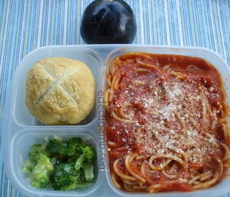 Spaghetti Lunch Spaghetti Bento, A Lot Of Food, Lunch Inspiration, Childrens Meals, Lunch Box Snacks, Portable Food, My Nephew, Pack Lunch, Kids Lunchbox