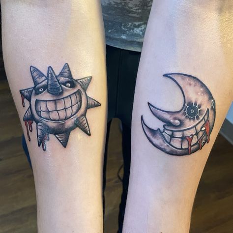 Soul Eater Moon Tattoo, Soul Eater Sun And Moon, Soul Eater Sun, Soul Eater Moon, Yugioh Tattoo, Taboo Tattoo, Tatuagem Masculina Pequena, Sun And Moon Tattoo, One Piece Tattoos