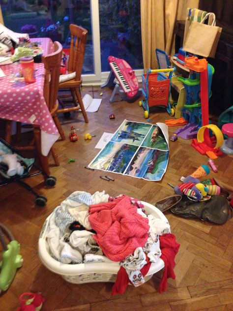 Mummy's messy house - a poem by Cathryn Scott Messy Playroom, Messy House Aesthetic, Messy Kids Room, Messy Baby, Messy Bedroom, Bedroom Toys, Messy Kids, House Chores, Messy House