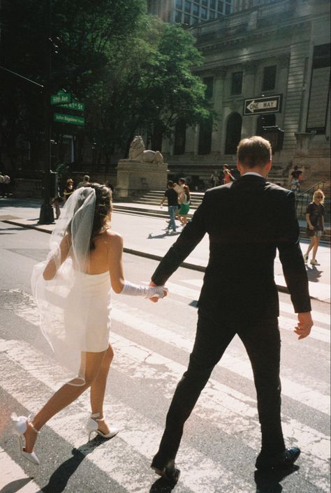 Nyc Wedding Pictures, Vintage Nyc Engagement Photos, Short Dress Elopement Photos, Chicago Elopement City Hall Weddings, Nyc Court House Wedding, Ny Courthouse Wedding, Wedding Photos Short Dress, Paparazzi Style Wedding Photos, Wedding At Courthouse