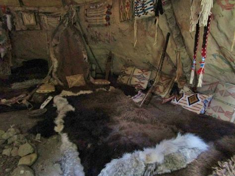 Native American Tipi, Tipi Interior, Native American Houses, Indian Teepee, Native American Home, Native American Teepee, Native American Decor, American Decor, Native American Peoples