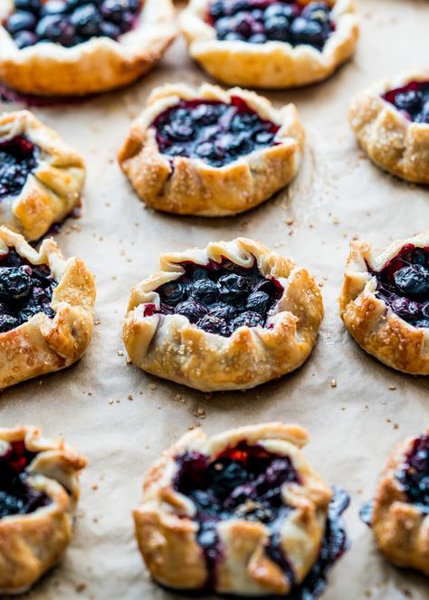 Galette Dough, Blueberry Pies, Dessert Oreo, Jo Cooks, Galette Recipe, Quick Dessert, Blueberry Desserts, Mini Tart, Small Desserts