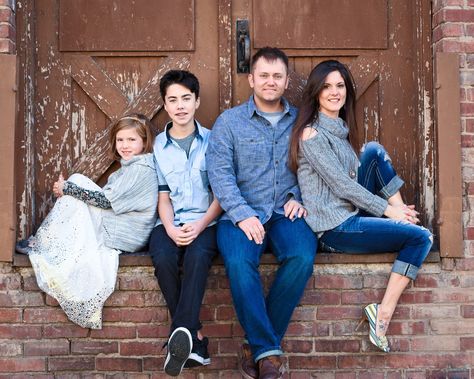 Family Photo Stairs, Family Photos Sitting On Bench, Family Pictures Brick Wall, Brick Wall Family Photoshoot, Family Sitting Poses, Grandparents Photoshoot, Mom With Son, Wall Reference, Urban Family Photography